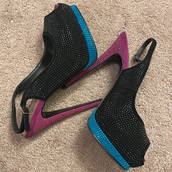 Women’s Steve Madden Rhinestone 6 inch heels - Picture 3 of 10